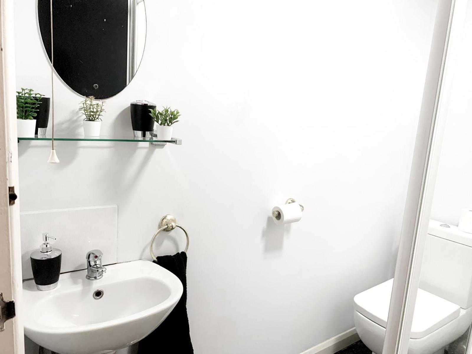 Lovely, Cosy & Central 3 Bed House Near Station Джиллингем Экстерьер фото